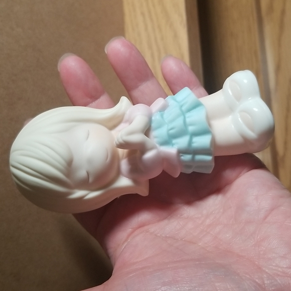 Precious Moments Small Cute Girl Praying Figurine - Picture 8 of 8
